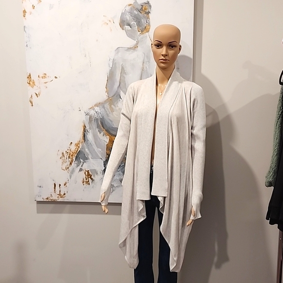 NEW LULULEMON - Picture 2 of 9